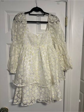 Storia White and Yellow Polka Dot Daisy Fresd